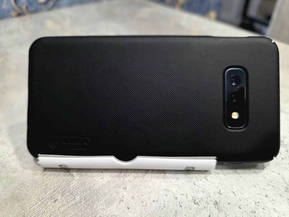 Продам телефон Samsung s10e 128 gb