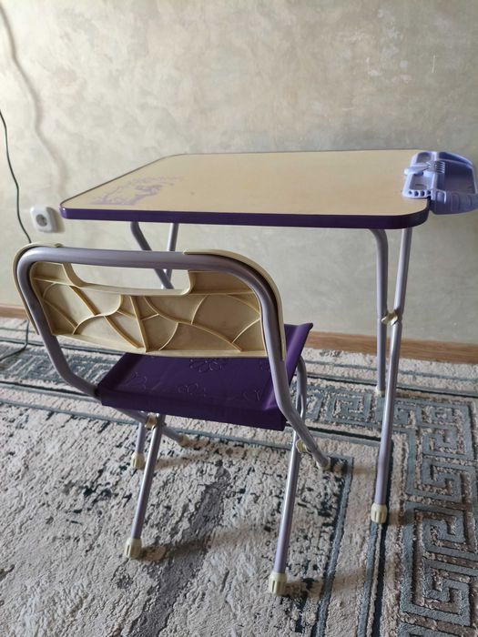 Детский столик со стульчиком