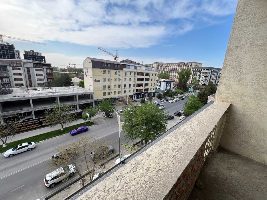 Новостройка шахар марказида квартира сотилади !!!