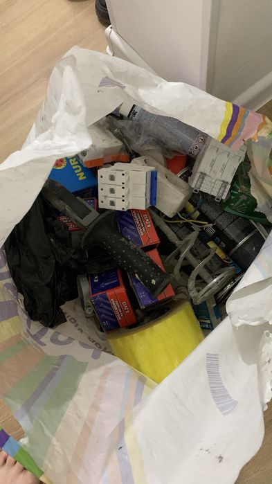 Осы заттар сатылады бағасын келісеміз