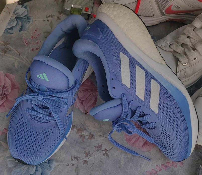 Лот  Adidas  и Daris дамски маркови маратонки.