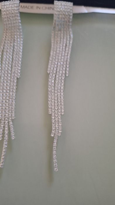 Комплект бижута със сребристи камъчета