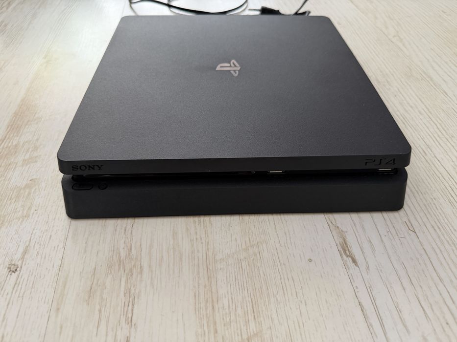 PS4 конзола Sony PlayStation 4 slim 500GB VR Комплект: VR очила+ Aim controller+ 2 move controller + camera + 21 игри