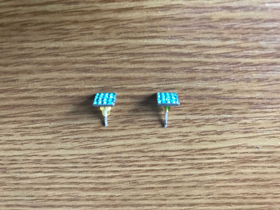 Cercei Turcoaz cu șurub în formă pătrată