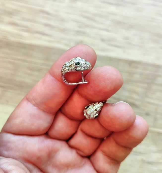 Обеци Serpenti Earrings на Bvlgari инкрустирани с циркониеви камъни