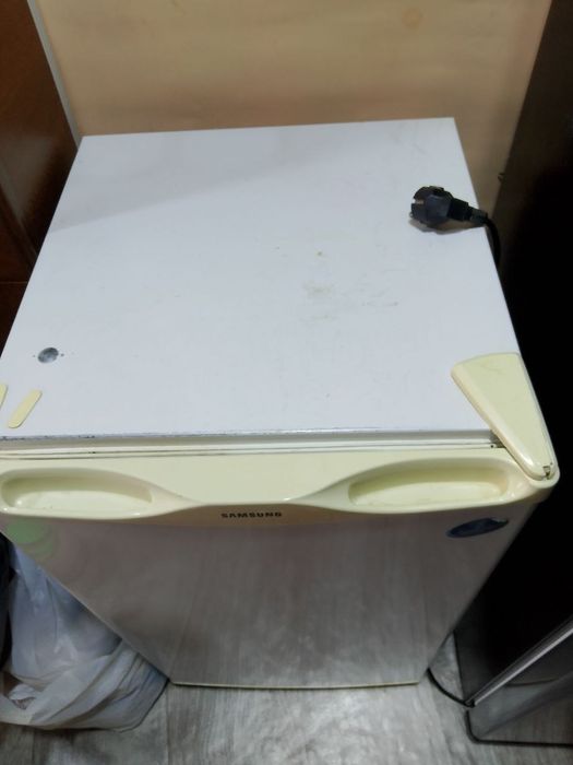 Холодильник сотилади