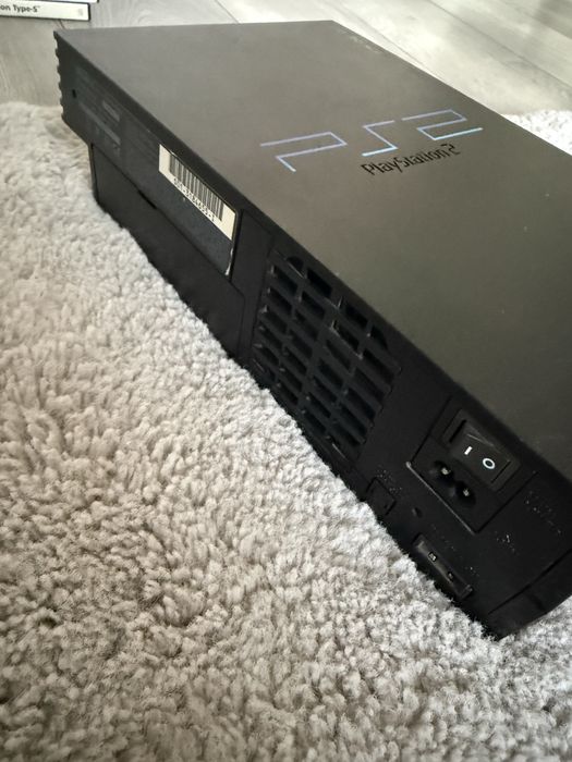 vand ps 2 nou cu jocuri