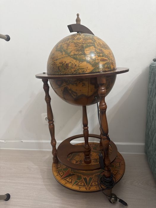 Бар- глобус. Дерево с подсветкой.