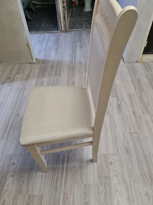 Срочно продам стулья новые