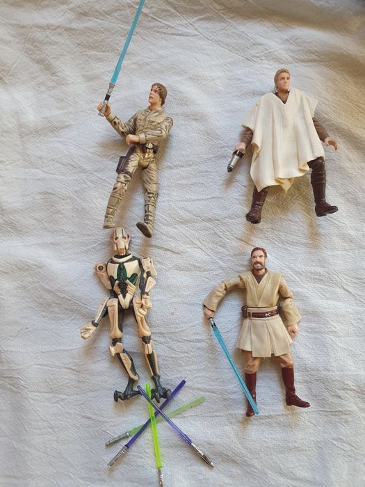 Фигури на междузвздни войни star wars биещи и светещи