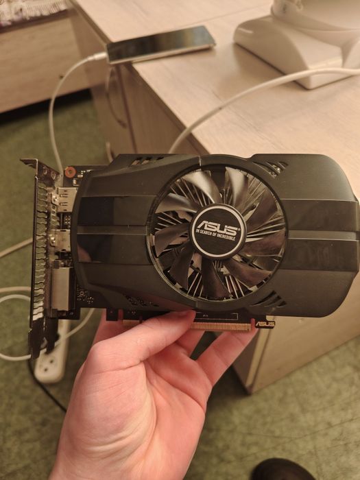 Видеокарта 1050, в отличном состоянии.
