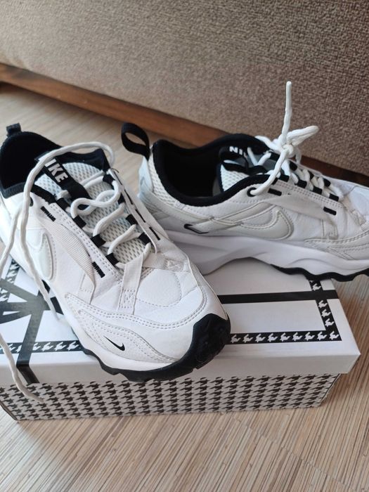 Маратонки NIKE размер 38.5