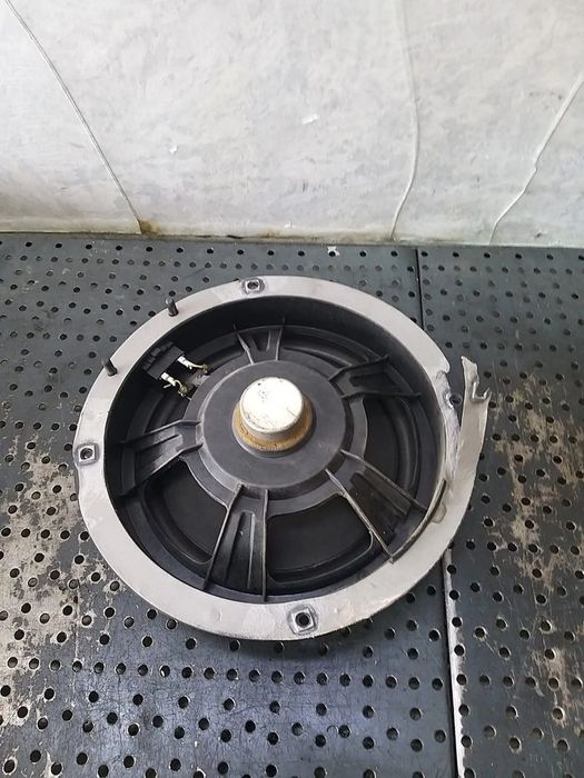 Boxa audio stanga fata audi q3 8u