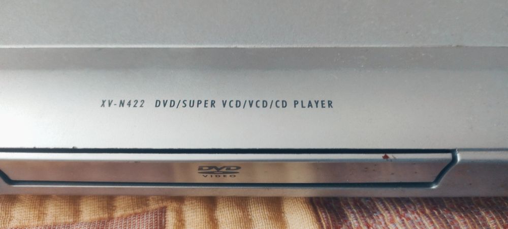 Продавам запазен DVD плеър JVC XV-N422S.
