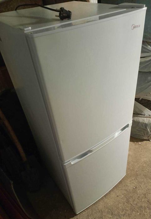 Продам современный , рабочий  холодильник