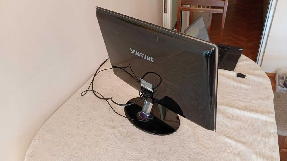 Продавам Монитор Samsung SyncMaster P2370 - Като нов