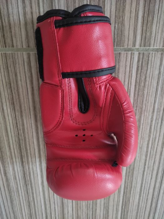 Продам перчатки боксерские