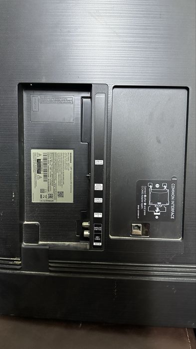 Телевизор Samsung с разбитым экраном