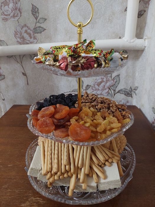 Трехъярусная конфетница.