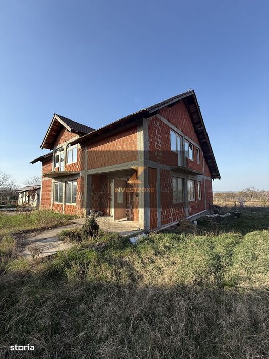 Casă semifinisată cu teren 806 mp Cetariu - Bihor