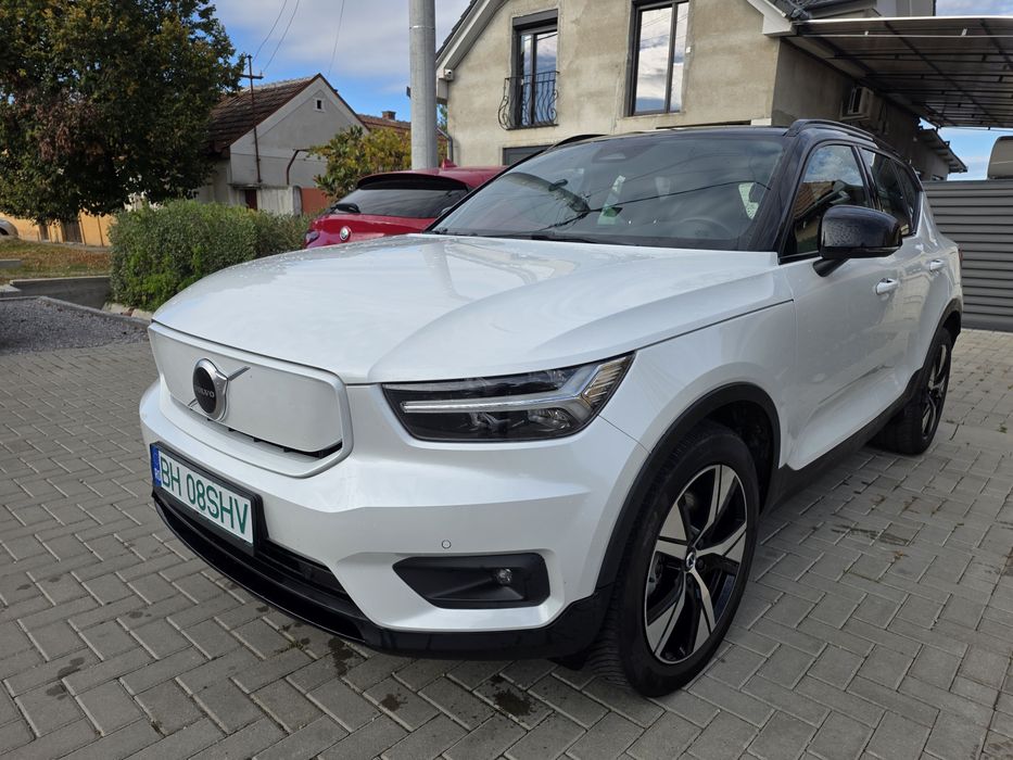 Vand Volvo XC40 Fuel Electric 408cp 4×4 Tva deductibil