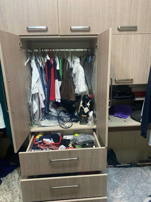 ПРОДАЕТСЯ шкаф со встроенными кроватями