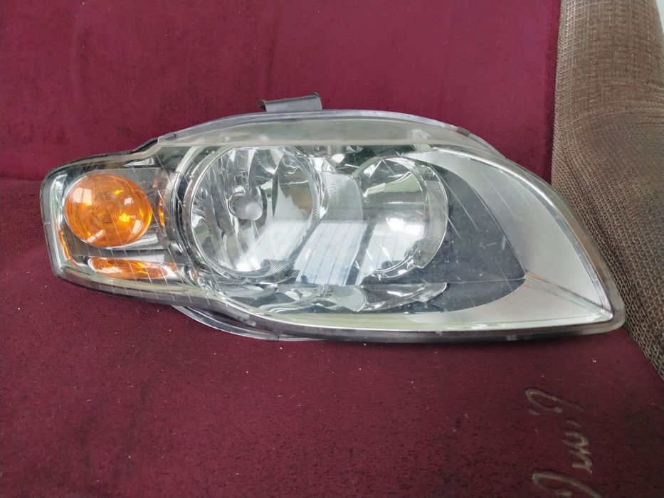 Фара правая на Ауди А4В7 из Германии