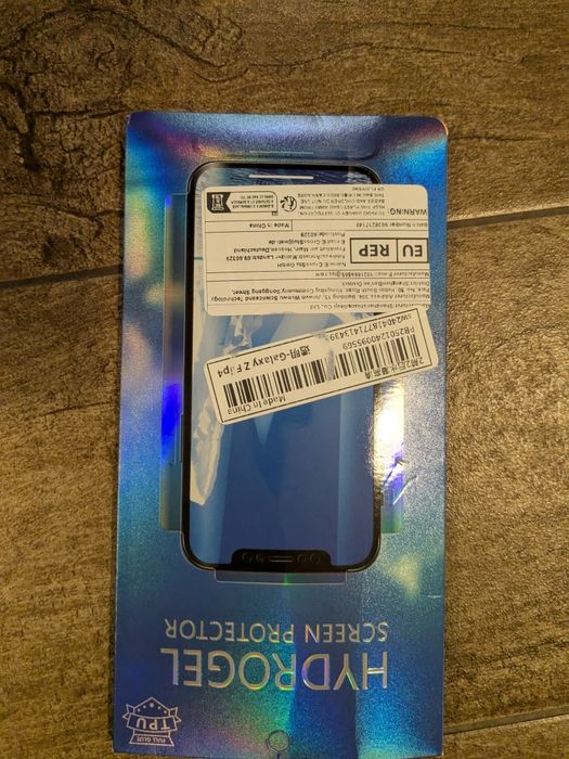 Folie de ecran și huse pentru Galaxy Z Flip 4