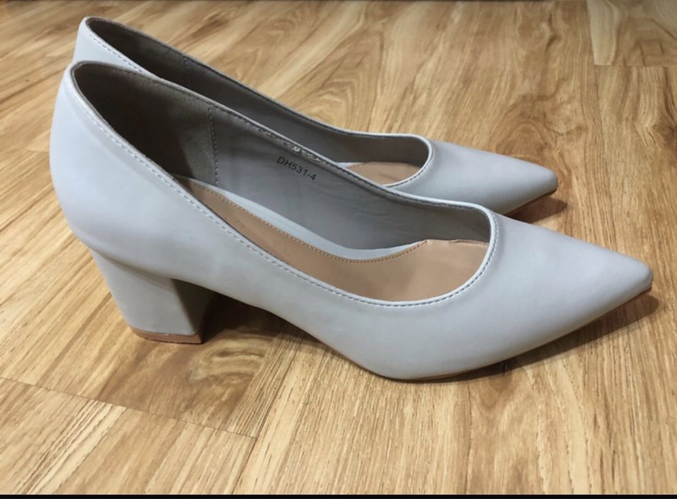 Pantofi cu toc gros