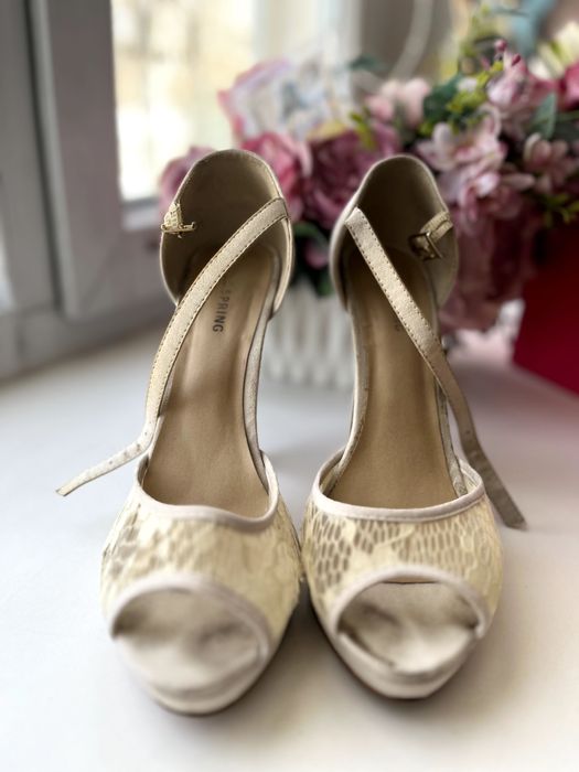 Нежные босоножки, ОЧЕНЬ удобные. Размер 38