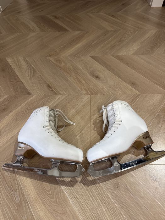 Продам фигурные коньки