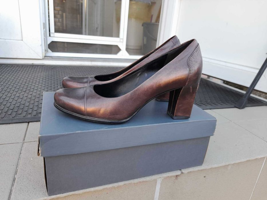 Pantofi ECCO cu toc, de piele, marimea 39