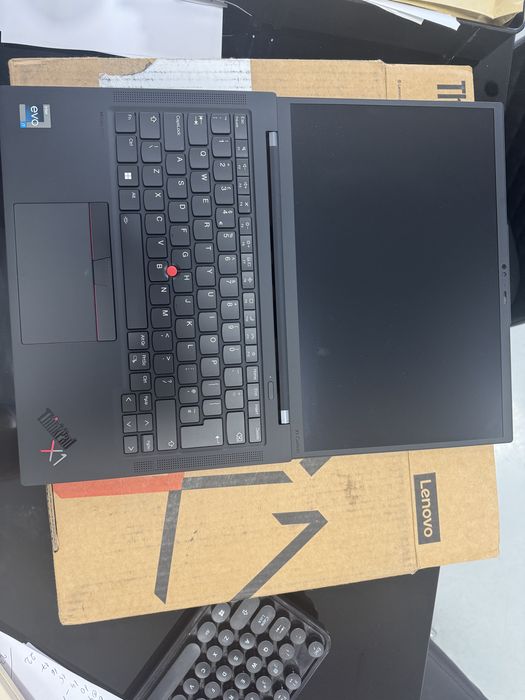 Lenovo ThinkPad X1 Carbon Gen 11 Intel I7 Nou
