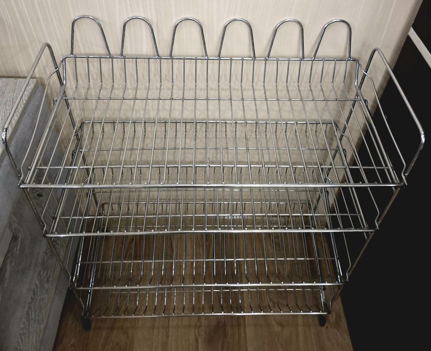 Продаётся этажерка(полка,стеллаж)для обуви,кухни,ванны.Состояние идеал