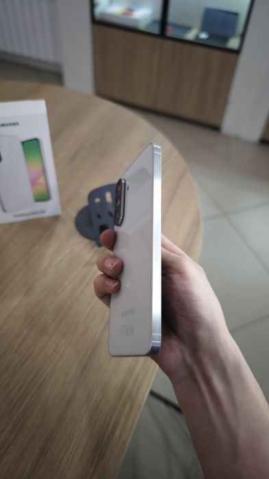 Samsung A56 | 128GB | Apple Room