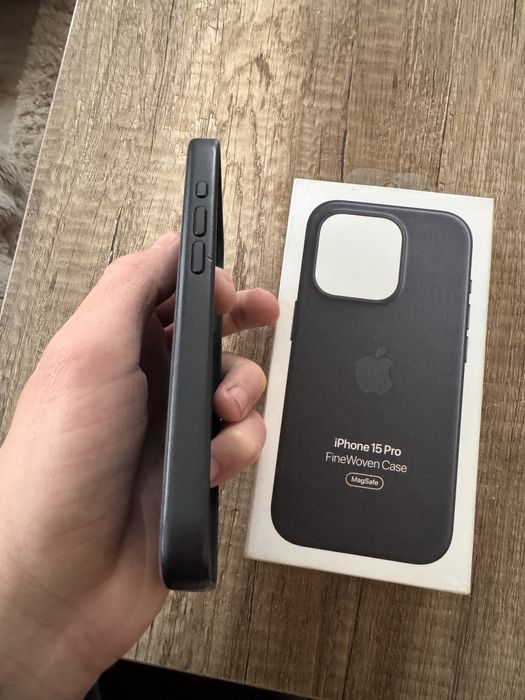 Husa originala apple iphone 15 pro finewoven