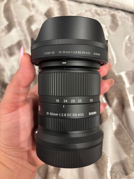 Sigma 18-50mm f/2.8 DC DN Contemporary - Canon EOS R (RF)
