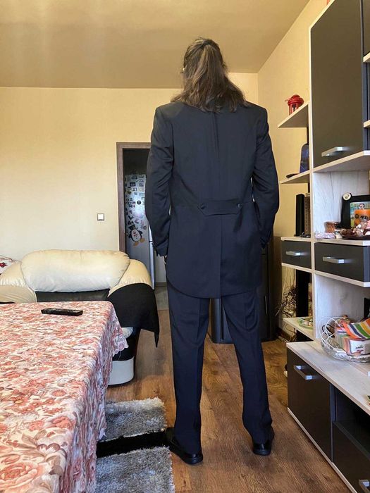 Абитуриенски костюм