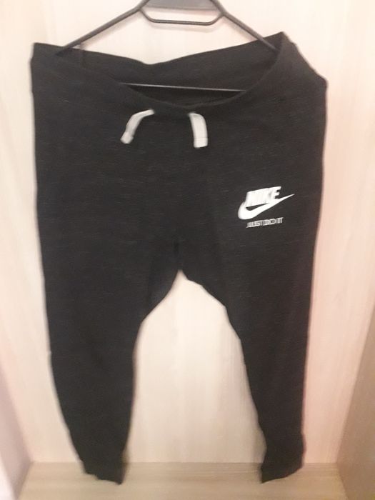 Суичър и две долнища