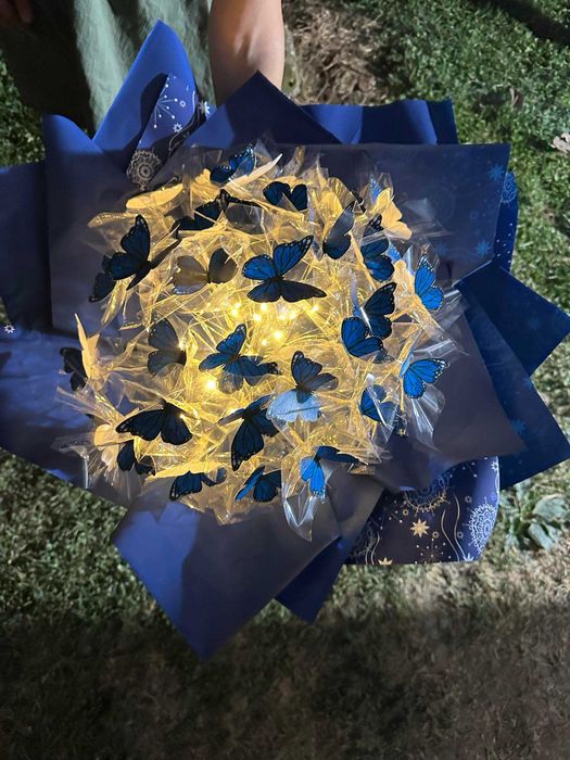 Букет от светещи пеперуди
