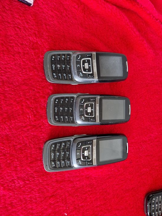Telefon Samsung D600 cu baterie foarte slaba