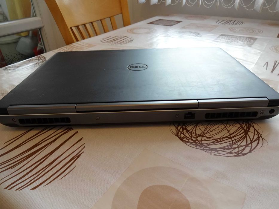 Лаптоп Dell Precision 7710 i7-6820HQ 2.70GHz/RAM32GB/QuadroM3000M 4GB