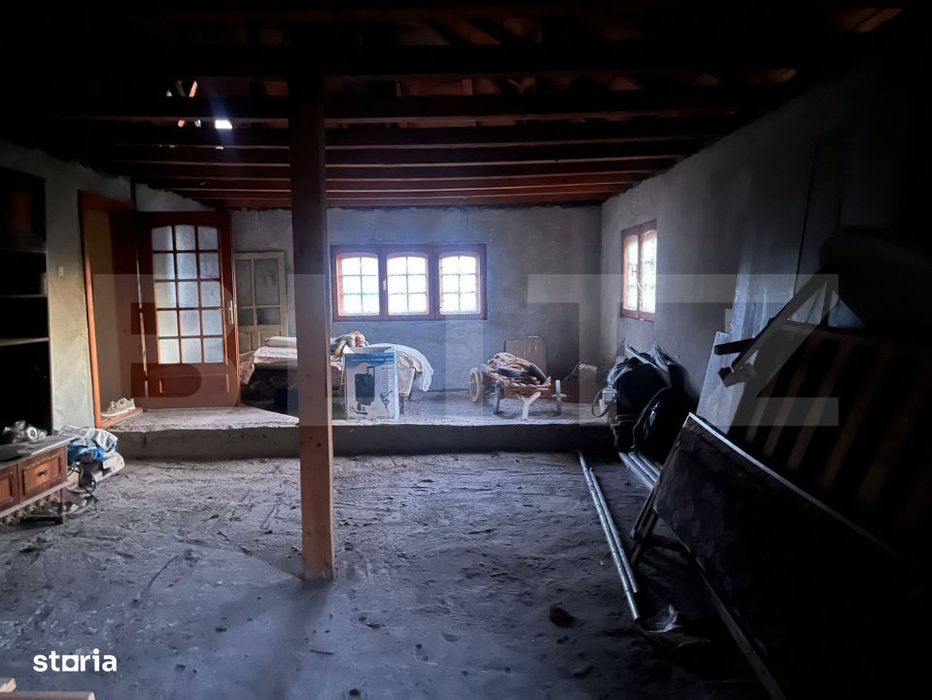 Casa cu piscina P+M, 1.368 mp teren,  Leamna de Sus