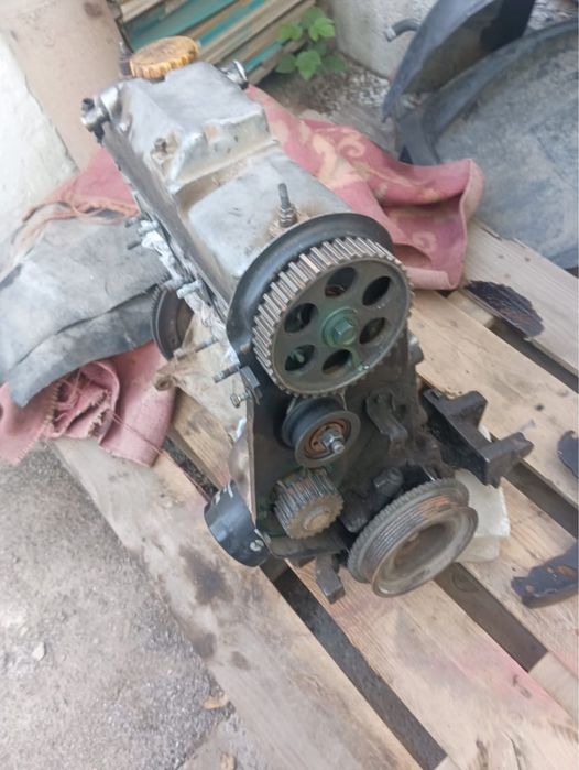 Мотор воосьми клапанный