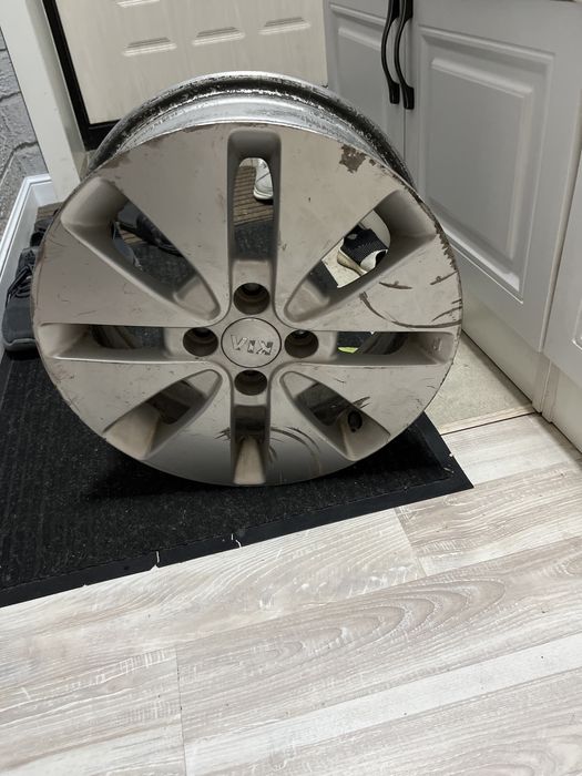 Диск киа 15 б/у в хорошем состояний