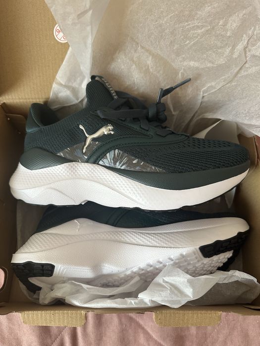 Кроссовки женские