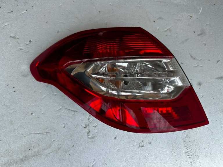 Lampa Stop stanga dreapta  aripa Citroen C4 B7 an 2012 cod piesa: VPAP2X-13405-A 9687312180-02 VPAP2X-13N004-A VPAP2X-13404-A 9687311980-02