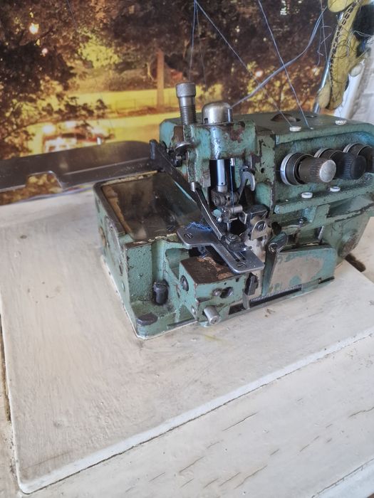 Продам оверлок японский, ножной