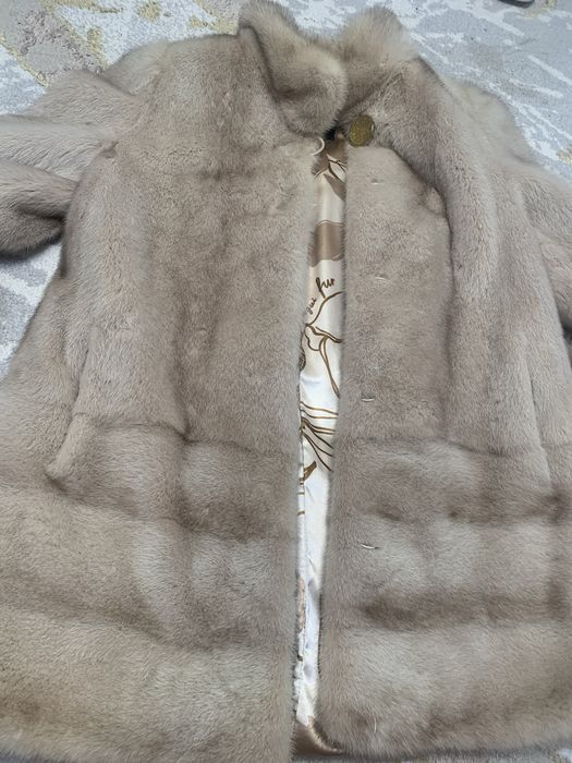 Норковая шуба сатылады.