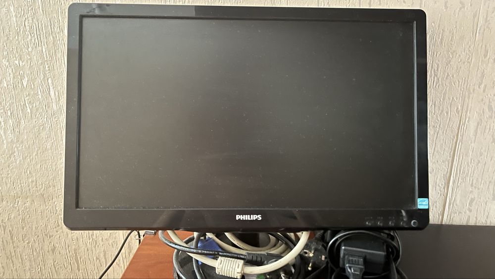монитор Philips.